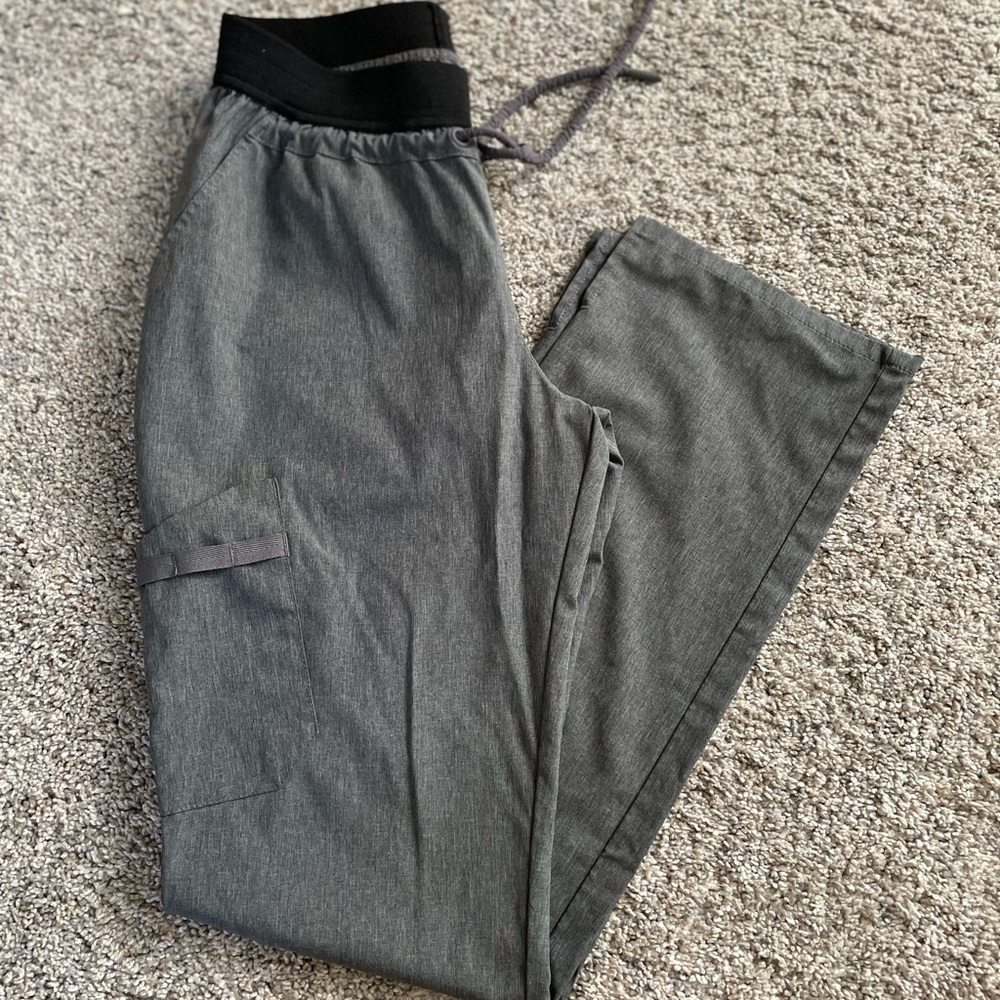 Jaanuu Arya Move Cargo Scrubs in XS
